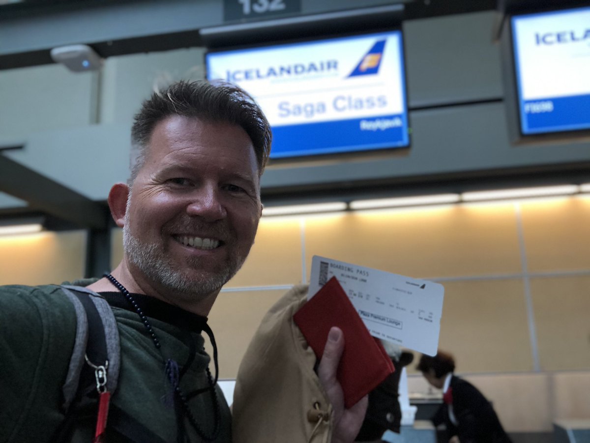 departuresxdean's tweet photo. Ready to jet off w/ @Icelandair in #SagaClass w/ free WiFi heading over to Reykjavik 6hr30min flight! #ilovegay #dxdgaytravel - Birthday 🎂 in the Sky 🛫 #yvr #kef https://t.co/LbZLgfXWJd
