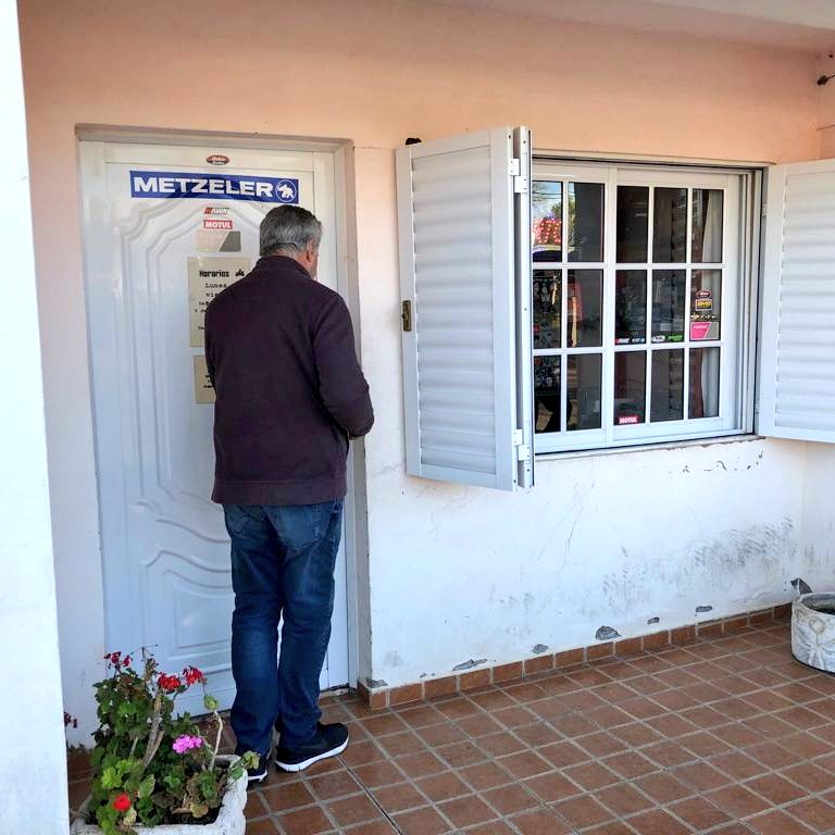EmiBalbin's tweet photo. Hoy junto a nuestro candidato a Intendente @SalliIntendente, y a otros integrantes de la lista, salimos nuevamente a hablar con los vecinos del Barrio Los Olmos.
#SigamosCreciendoJuntos
#JorgeIntendente
#CercaTuyo https://t.co/NSfOsAjTUf