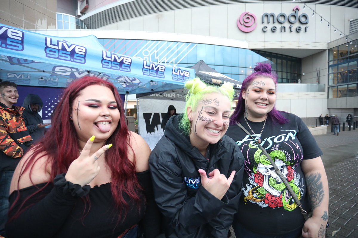 live955's tweet photo. Tatted. ๐ค๐ผ #postmalone #posty #facetatts #runawaytour https://t.co/J8QQMSDlmV