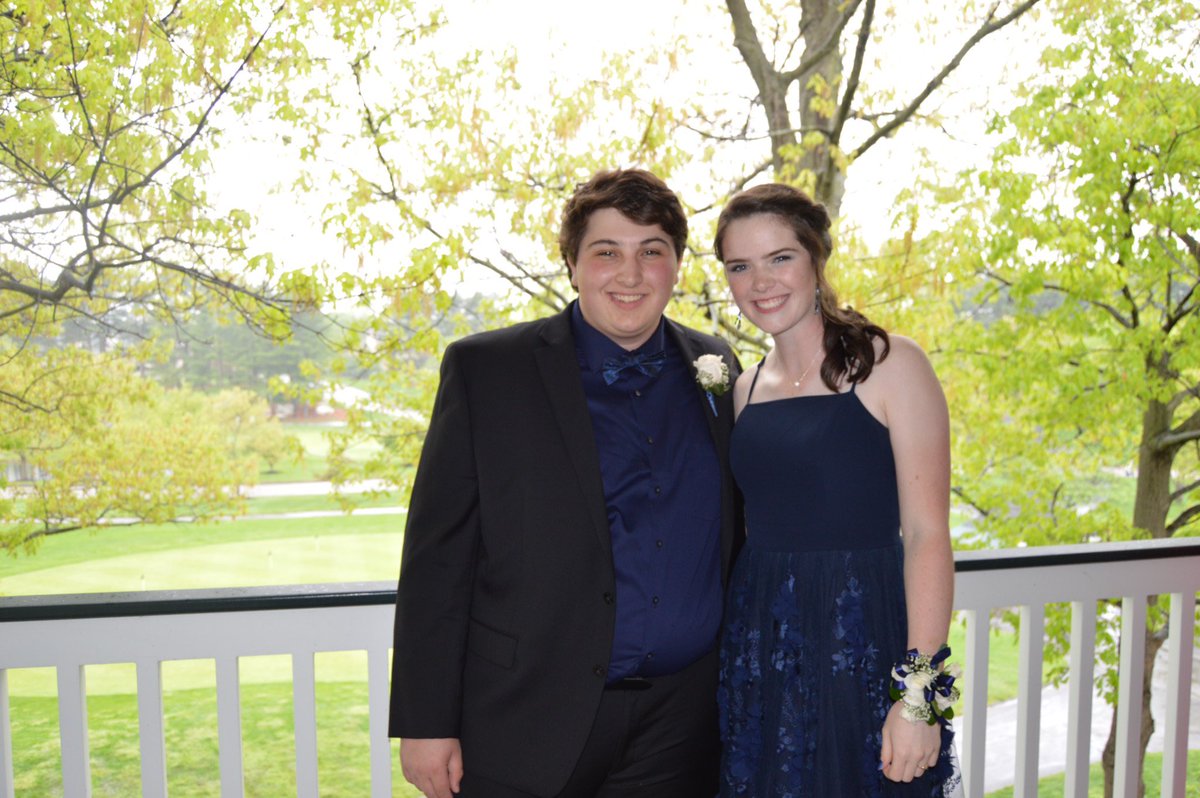 Dannylkraft's tweet photo. Happy bday @BressoudGracie 💛💛💛🤘🏼🥳🤘🏼#bestpromdate #sharingdessert https://t.co/Abbh3NZaM2