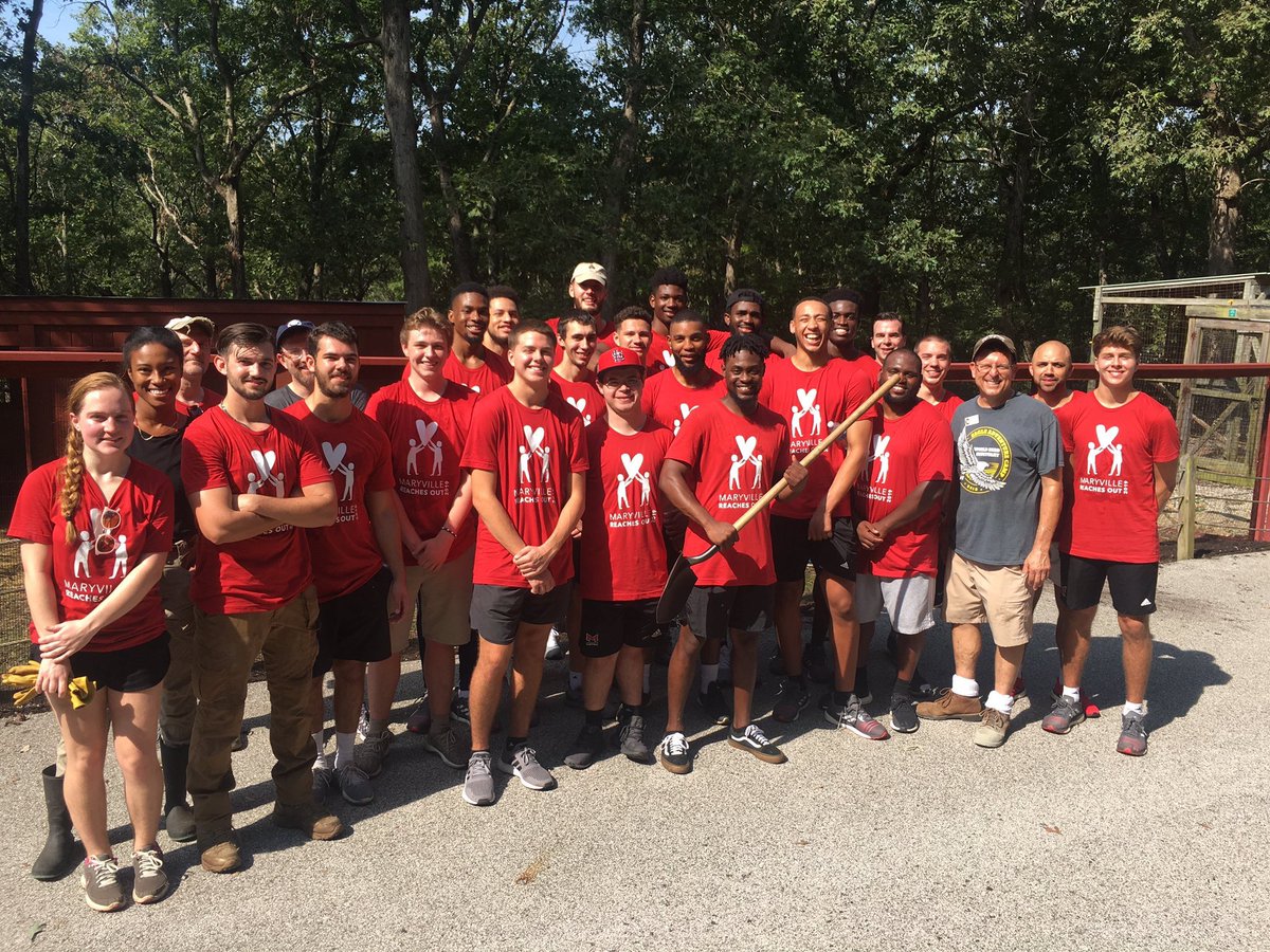 maryville_saac's tweet photo. Take a peek at just a small portion of our student athletes volunteering their time for #MRO19 today! 👀 https://t.co/S1Ro9ZB4jh