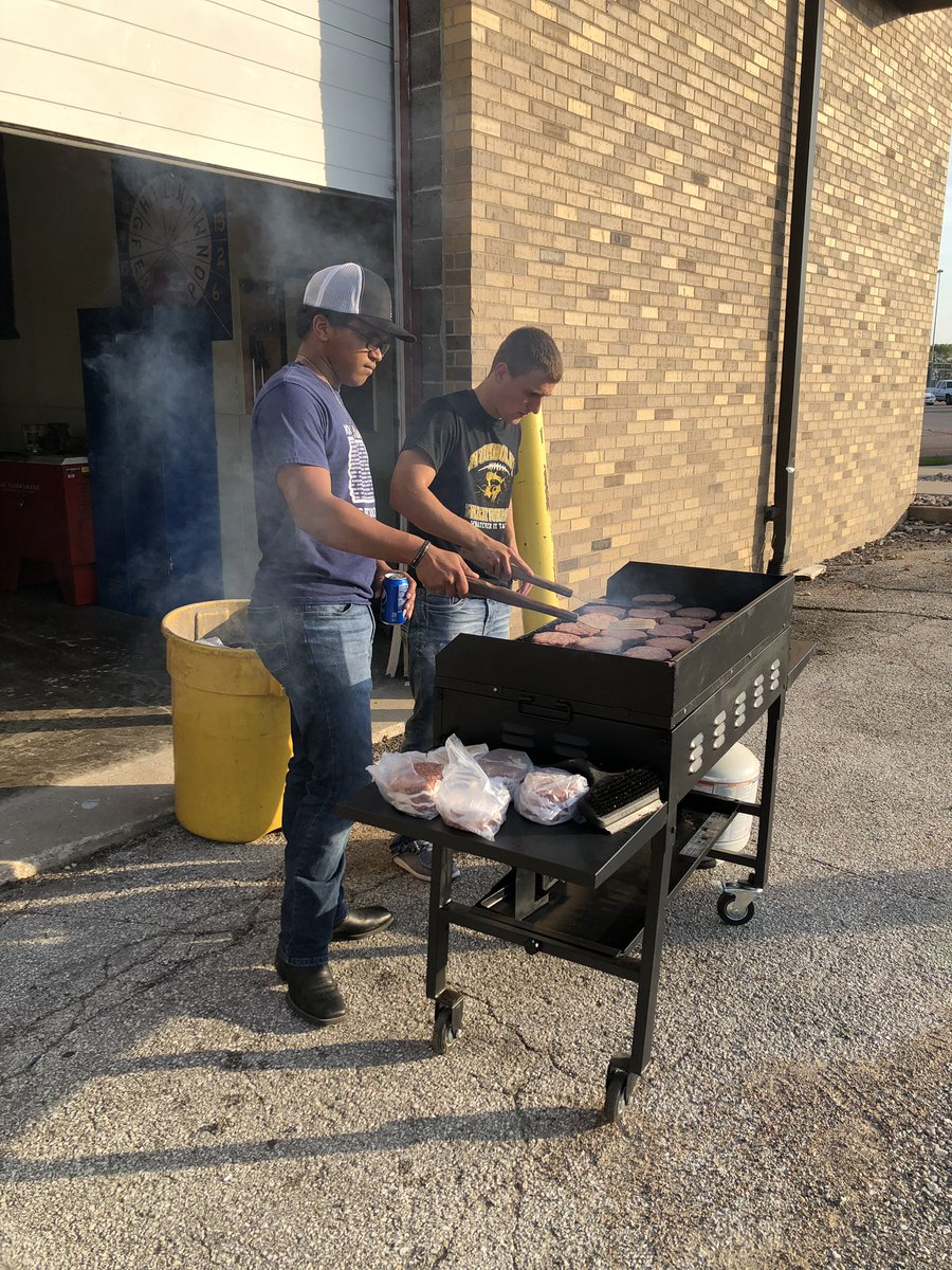 Great turnout for our September FFA meeting tonight with 39 members present! Grilled out beforehand and played dodgeball afterwards. 🍔🤾‍♂️