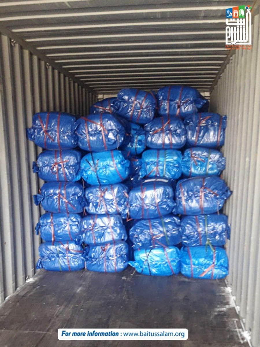 Baitussalam_Org's tweet image. By the grace of Almighty ALLAH and with your kind support a container filled with 7344 blankets is shipped for Syrian Refugees to equip them survivng in winter season.
.
.
.
.
#RebuildSyria #SupportSyrianChildren #HelpSyria
#foodbank #shelter #medicalaid #syria#syrianrefugees