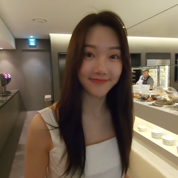 she’s so beautiful 🥺