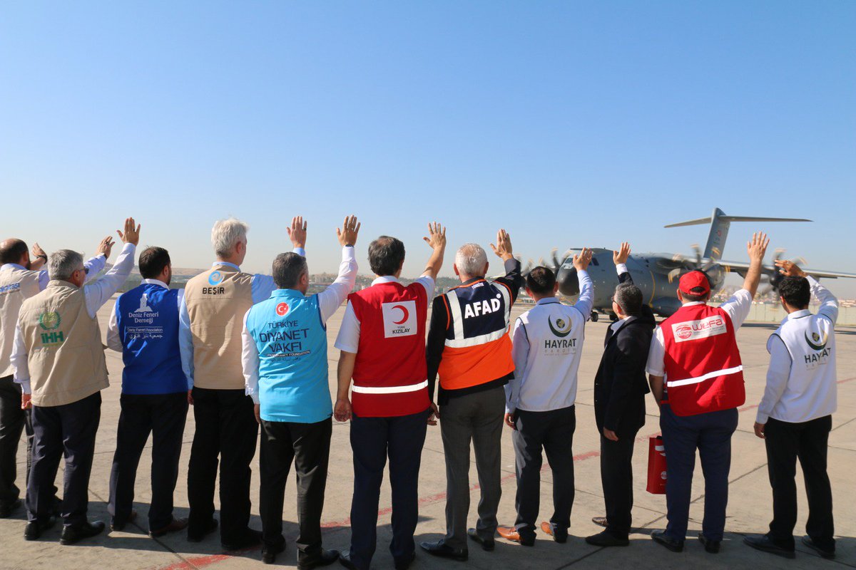 Tarihinin en büyük sel felaketiyle karşı karşıya kalan Sudan'a İDSB - İnsani Yardım Platformu üyesi kuruluşların başlattığı Yardım Kampanyası kapsamındaki ilk yardım malzemelerini taşıyan askeri kargo uçağı Etimesgut Askeri Havalimanı'ndan uğurlandı. #SudanİçinElele