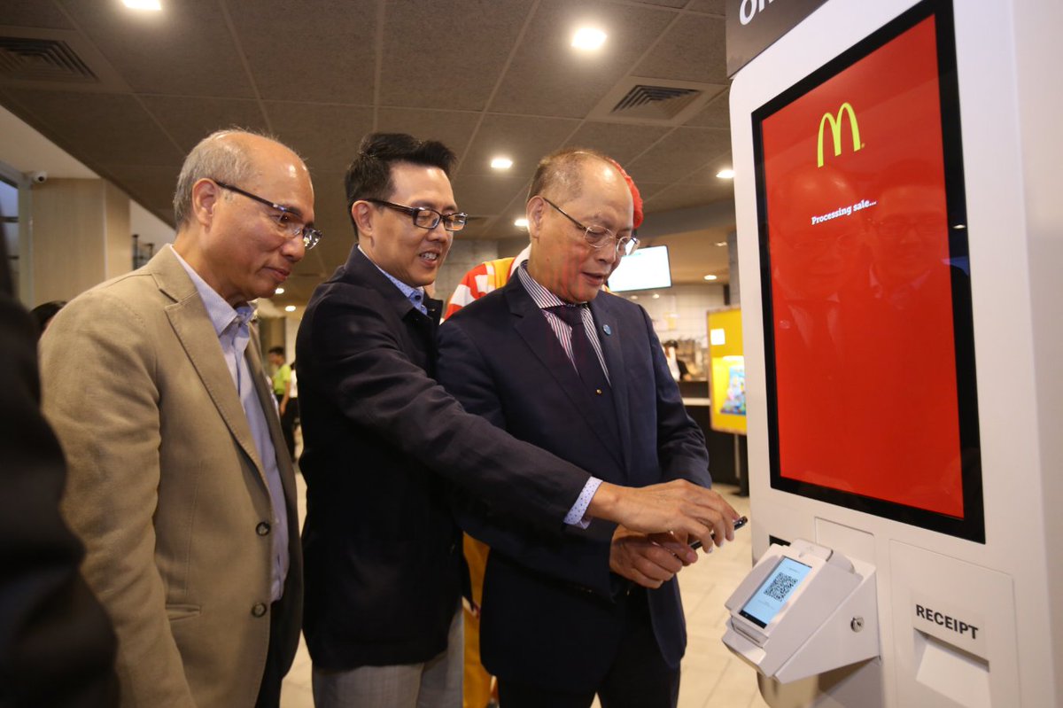 Filipinos can now #ScanToPay via PayMaya QR at Self-Ordering Kiosks at McDo's NXTGEN stores! 
<a href="/BangkoSentral/">Bangko Sentral</a> Gov. Benjamin Diokno, 
<a href="/PayMayaOfficial/">PayMaya</a> Founder-CEO Orlando B. Vea &amp; 
<a href="/McDo_PH/">McDo Philippines</a> President-CEO Kenneth Yang were the first to test this new feature. #PayMayaForEveryFilipino