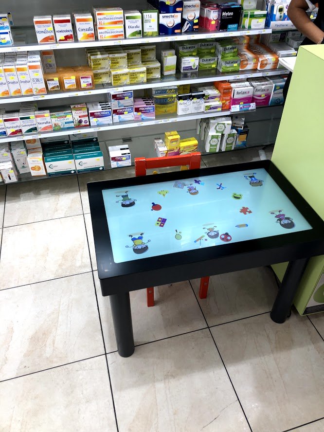 Tandem Media - Table de jeux tactile CLEA à la pharmacie