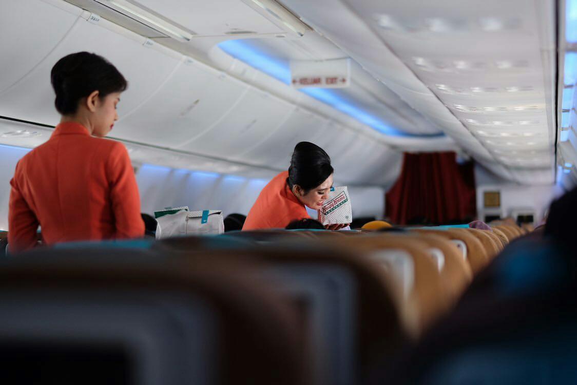 Krispy Kreme Doughnut Indonesia is the OFFICIAL IN-FLIGHT SNACK for GARUDA INDONESIA AIRLINES! Passengers in Economy and Business Class Garuda Indonesia Airlines flights under 90 mins will get a Krispy Kreme package