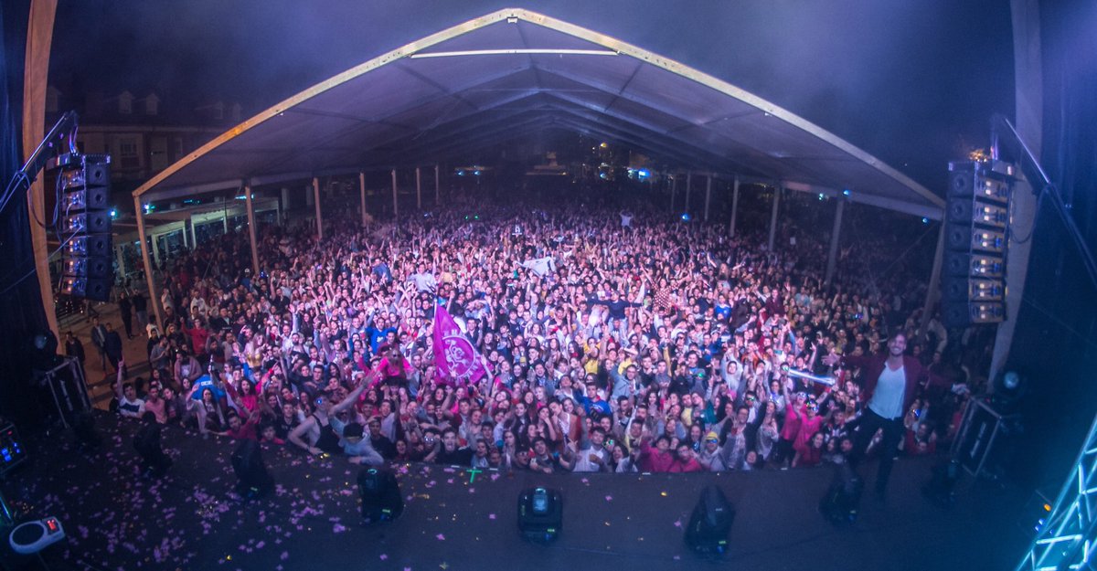 PequeCarballeda's tweet photo. 💥 NOTICIÓN 💥 

La lluvia 🌧☔️ no podrá con las #FiestasPeque2019 🎉 porque... ¡¡TENEMOS CARPA!! 👏🏼 Show must go on 🔝

#CuentaAtras 2 DÍAS 🙈 https://t.co/TU23hTX03O