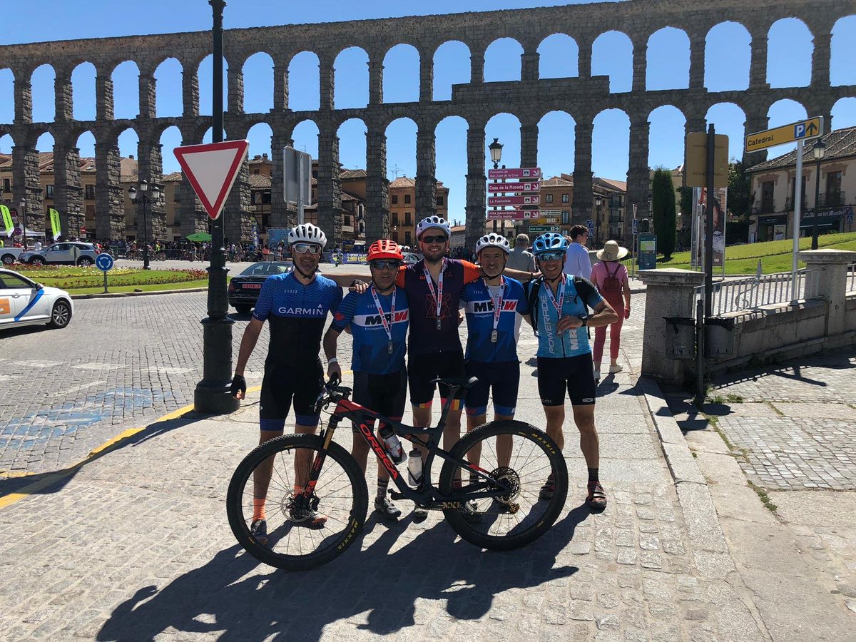 😃Sonrientes ante el desafío que les espera. La mayor aventura en #MTB: recorrer los 770 KM que separan #Madrid y #Lisboa.

🚵‍♂️🚵‍♀️Estos son algunos de los ciclistas que MRW, patrocinador principal de la prueba, ha inscrito en la VII <a href="/NonStopMTB/">Non Stop Series</a>

⏳Cuenta atrás, toda nuestra fuerza!