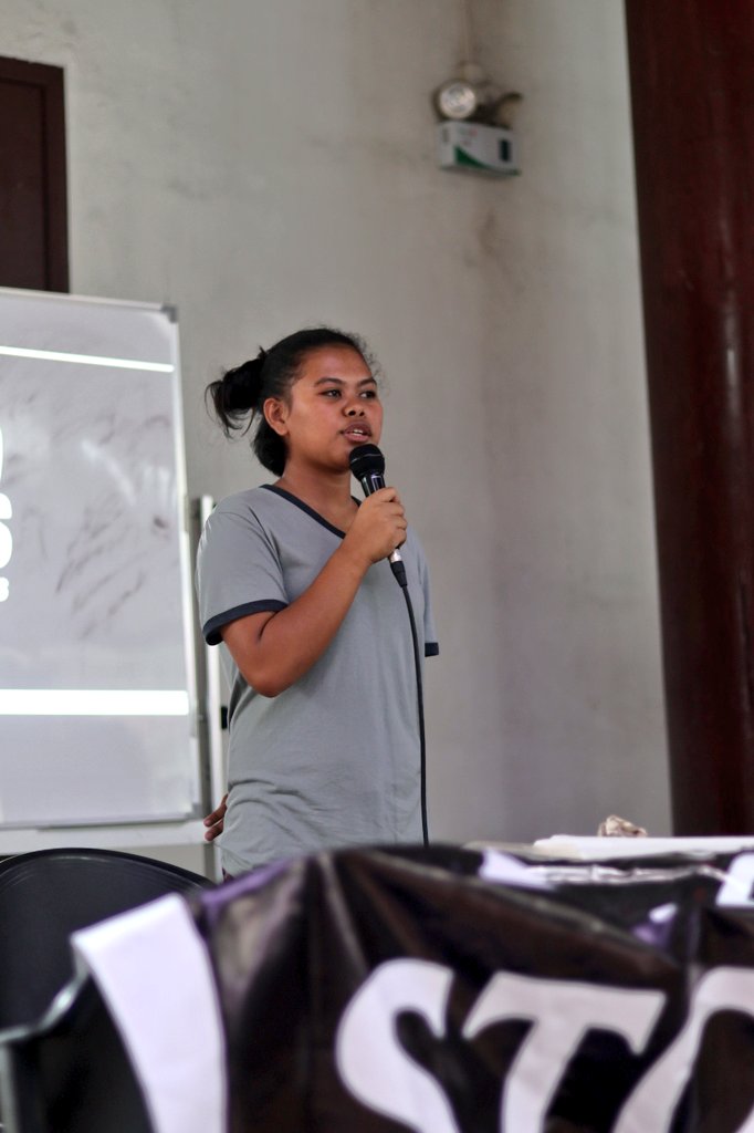 savelumadschool's tweet photo. "Marami sa atin nagpo-post, ng 'Save the Amazon.' Pero di natin alam na naghihingalo na rin ang Pilipinas at kagubatan sa Mindanao, sa pagpasok ng mga minahan. Kung ililigtas natin at gusto nating protektahan ang kalikasan, kailangang kumilos tayo" - Katkat, Lumad student https://t.co/W2kzKmxTf3