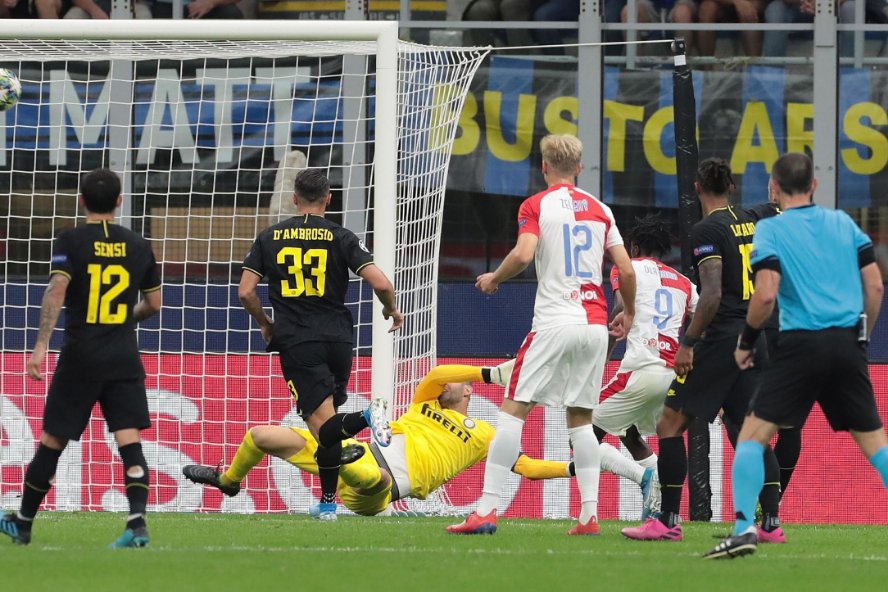 ETLFSPORTS's tweet photo. Olayinka scored on his Champions League debut as Slavia Prague drew 1-1 with Inter Milan at San Siro

#eaglesoar #ucl https://t.co/h7txEqzlWK