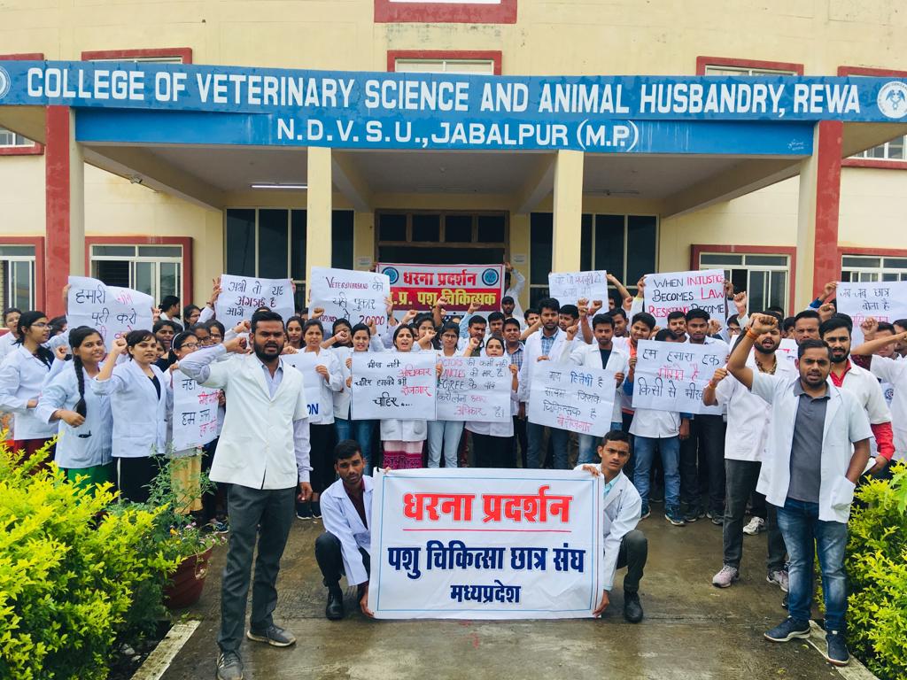 priyamo55241574's tweet photo. #joblessvets
#justicefor
veterinarian@PMOIndia
@RahulGandhi
@vindhyatimes
@DainikBhaskar
@sudhirchaudhary
@ZeeNews
@NSUIMP
@JM_Scindia@PMOIndia
@RahulGandhi
@vindhyatimes
@DainikBhaskar
@sudhirchaudhary
@ZeeNews
@NSUIMP
@JM_Scindia@PMOIndia
@RahulGandhi
@vindhyatimes https://t.co/eQ9bUWPlwZ