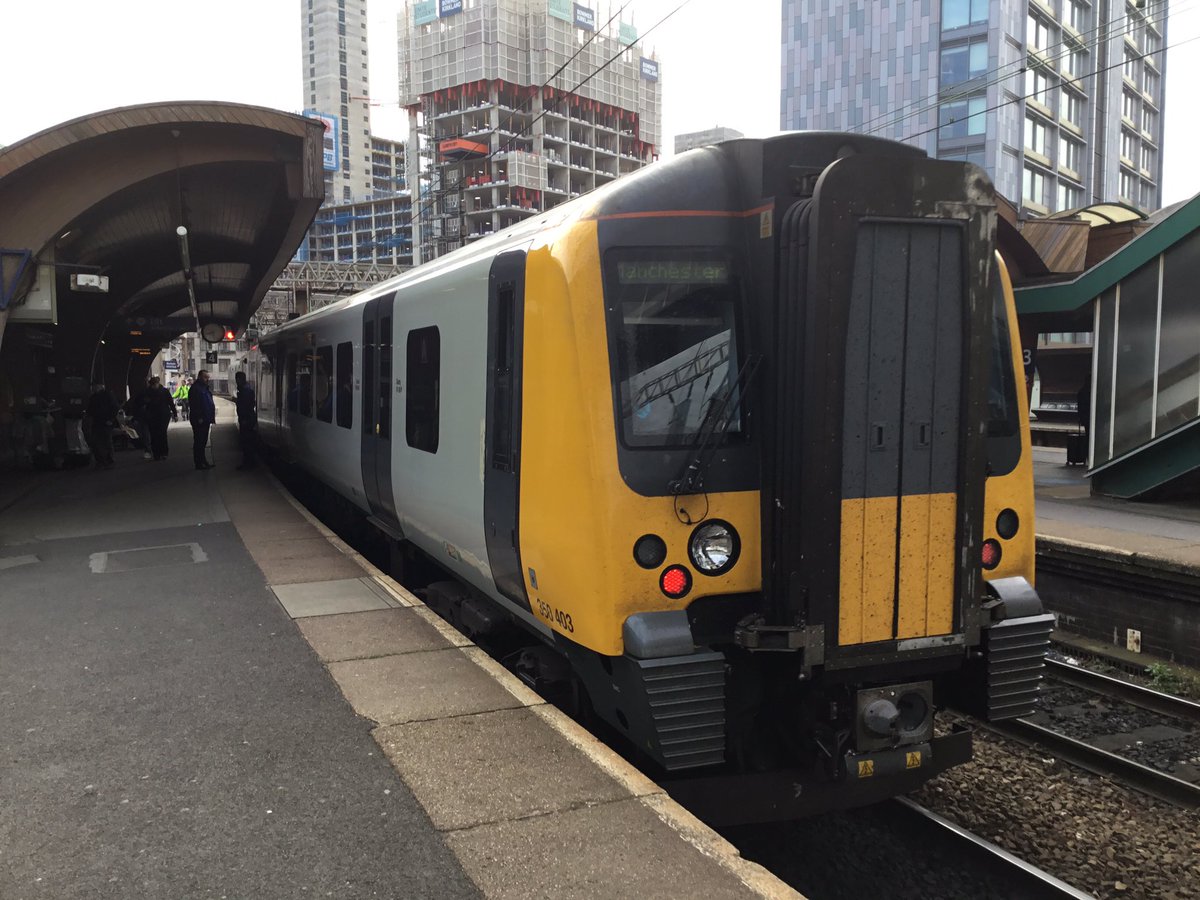 CicelyTmd's tweet photo. #2019RailtourDay14 The Last Day 😖18/09/19
350 403 PRE - MCO
1M91 0614 Edinburgh to Manchester Airport
TransPennine Express service
@TPEassist @TPExpressTrains #Desiro #Project110 #LoveStephanie 💖 #ManchesterBlackpoolRoute https://t.co/X4f7V779Jg