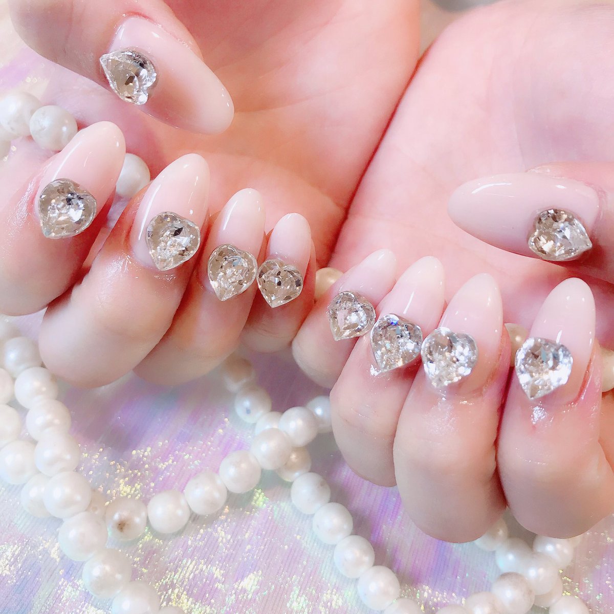 Raviy ラビィ En Twitter ほんのり透け感ある薄ピンクのワンカラーにハートのvカットを贅沢にのせました Vカットはストーンに比べて輝きが増すので派手好きな方にオススメ 韓国パーツは在庫に限りがございます こちらは9 500円で出来ます 渋谷本店