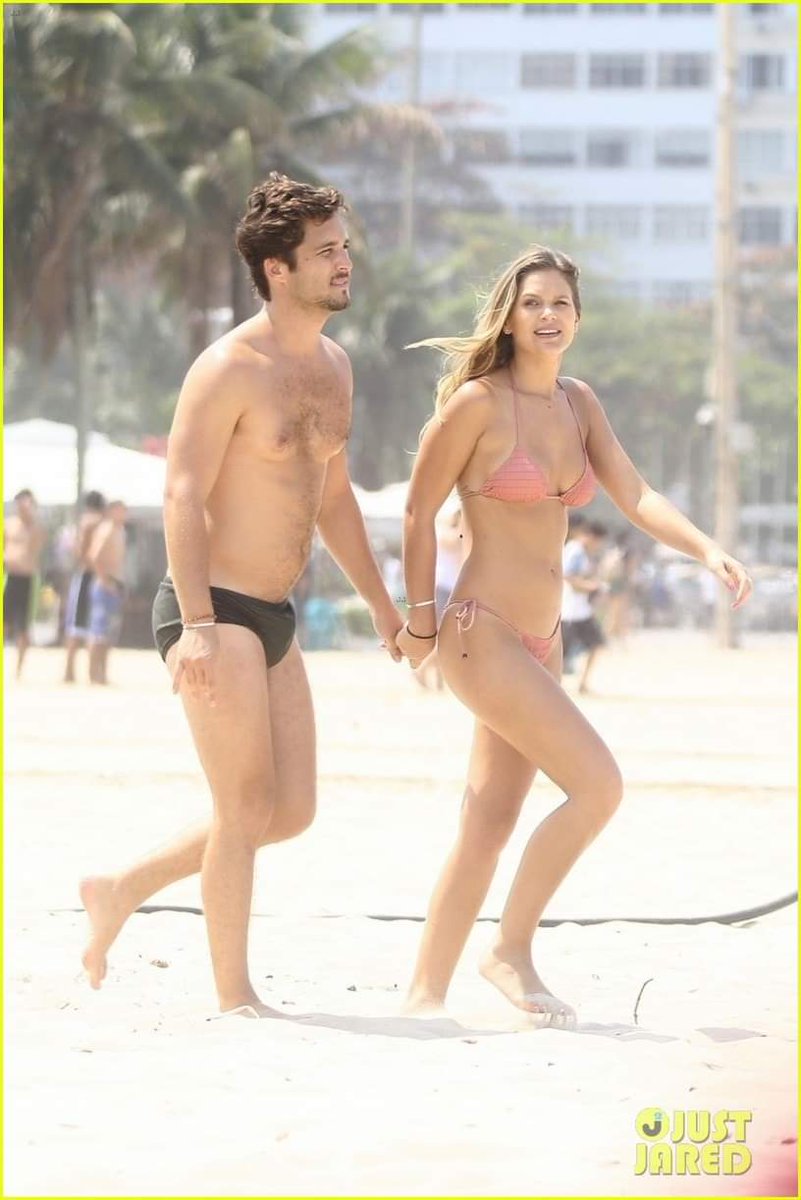 LaChismeriaMx's tweet photo. 💟💟 #Chismosos 💟💟 @DiegoBoneta y #MayteRodriguez fueron captados muuuy románticos en las playas de #RíoDeJaneiro, en #Brasil. https://t.co/T3Ty6QWcv6