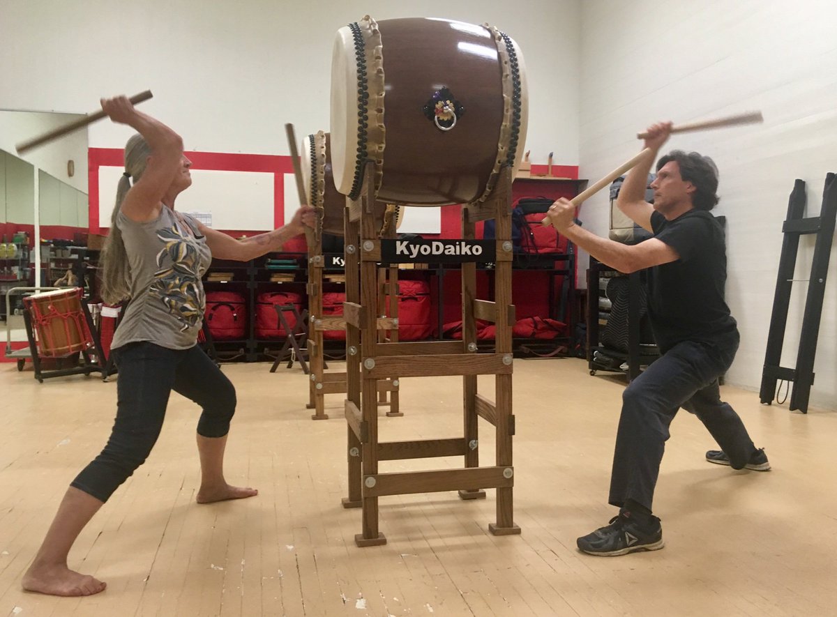 KyoDaiko's tweet photo. 🎶💪🏽Worked on some #odaiko playing tonight!💪🏽🎶
#taiko #wadaiko #kyodaiko #drums #drumming #philadelphia #philly #taikolife #taikolove https://t.co/us5zEPZCMb