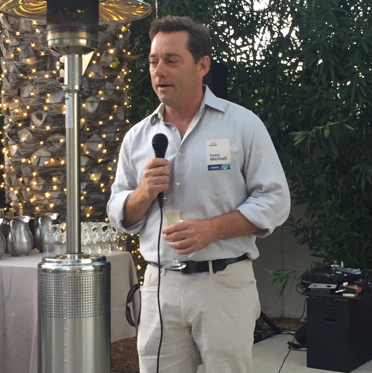 WineAndWellness's tweet photo. Kicking off @waggl_it Harvest with inspiring opening remarks from Tony Mitchell, wonderful local fare, art in action, live music & a slew of talented professionals ready to hear more (and talk about) voices at work. #wagglharvest #voicesatwork #networking #EmployeeEngagement https://t.co/lOcykBkos4