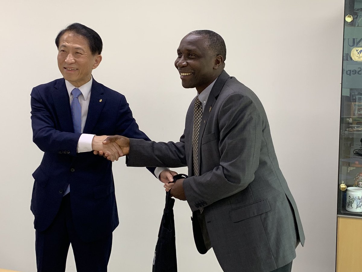 WilliamBazeyo's tweet photo. Have Discussed with Vice President of Chonbuk National University S. Korea and his team and Makerere University, and agreed on student exchange Undergraduate, Masters and PhD in addition to the Dairy improvement and Embryo transfer project etc. funding by S. Korean government. https://t.co/sH11sEoWYZ