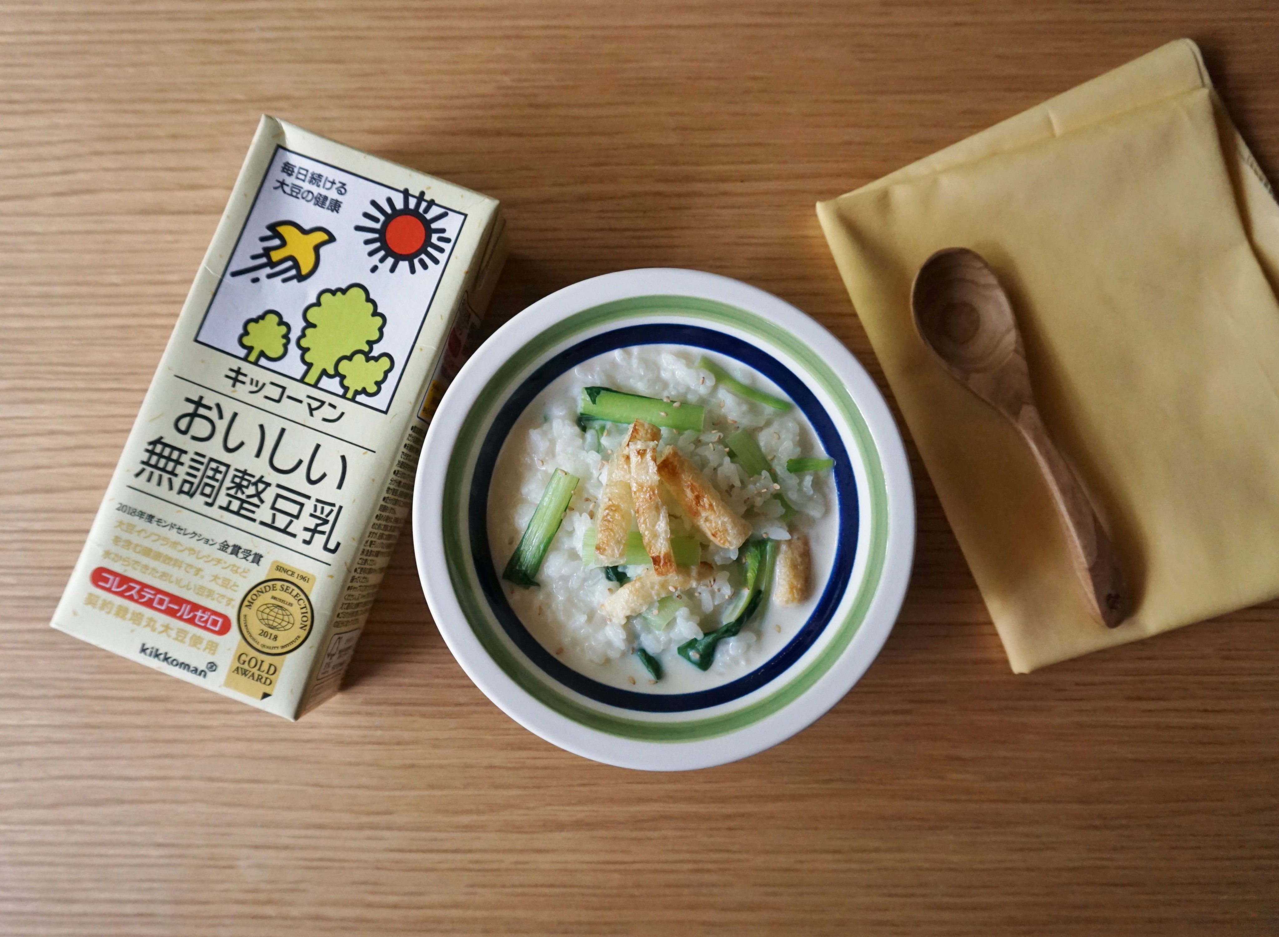 キッコーマン豆乳 公式 朝ごはんにぴったり豆乳レシピ お腹に優しい豆乳粥はいかが 簡単ヘルシーな一品です もちろんお夜食にもおすすめです 小松菜と油揚げの豆乳粥 T Co 3kunwhv2yi キッコーマン豆乳 ごちソイ T Co