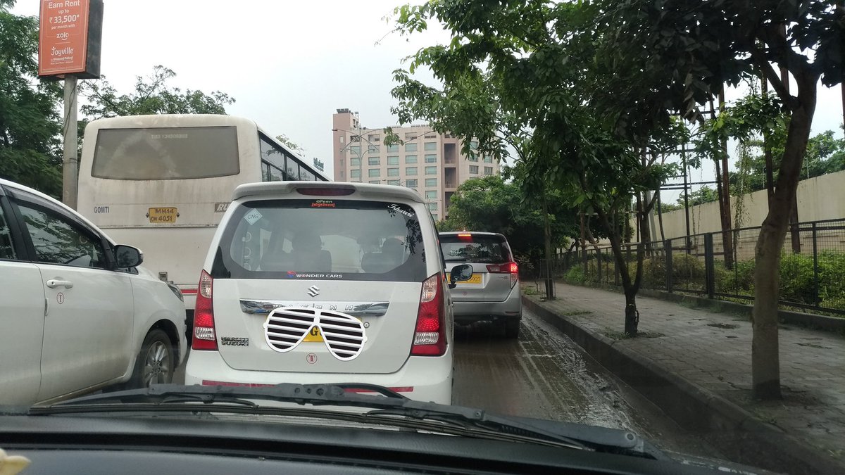 askrahul's tweet photo. Early morning around 9.30 AM in Hinjawadi Phase 1, a bus broke down near Infosys leading to heavy traffic till Shivaji Chowk.
#Hinjewadi #Pune 
@TrafficSahayak @hjtraffic @HEART_PUNE @PCcityPolice https://t.co/paMmTQ72rA