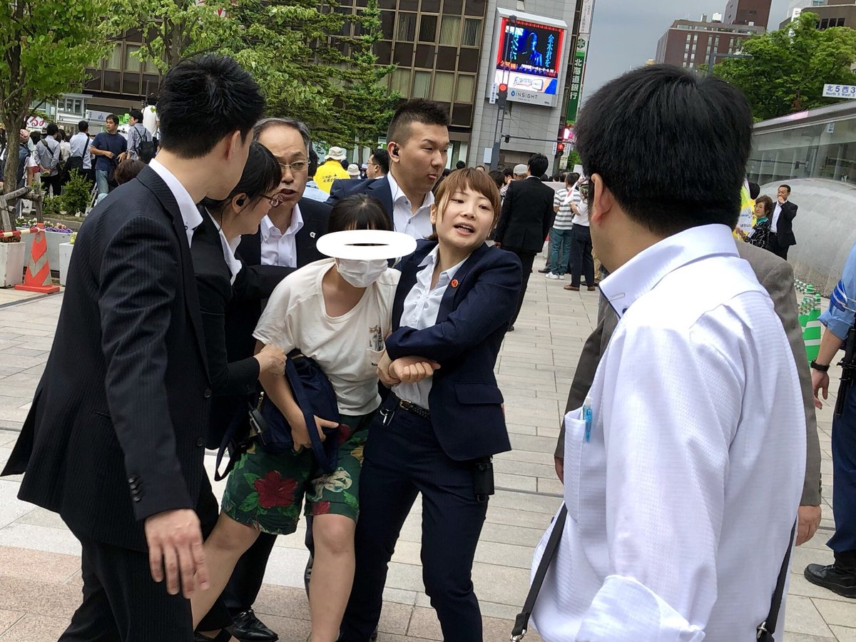 ট ইট র 微笑みの塔 それがおかしいと申し上げているのです 警察官や兵士は男性の仕事であり 女性がするものではありません ট ইট র 微笑みの塔 それがおかしいと申し上げているのです 警察官や兵士は男性の仕事であり 女性がするものではありません