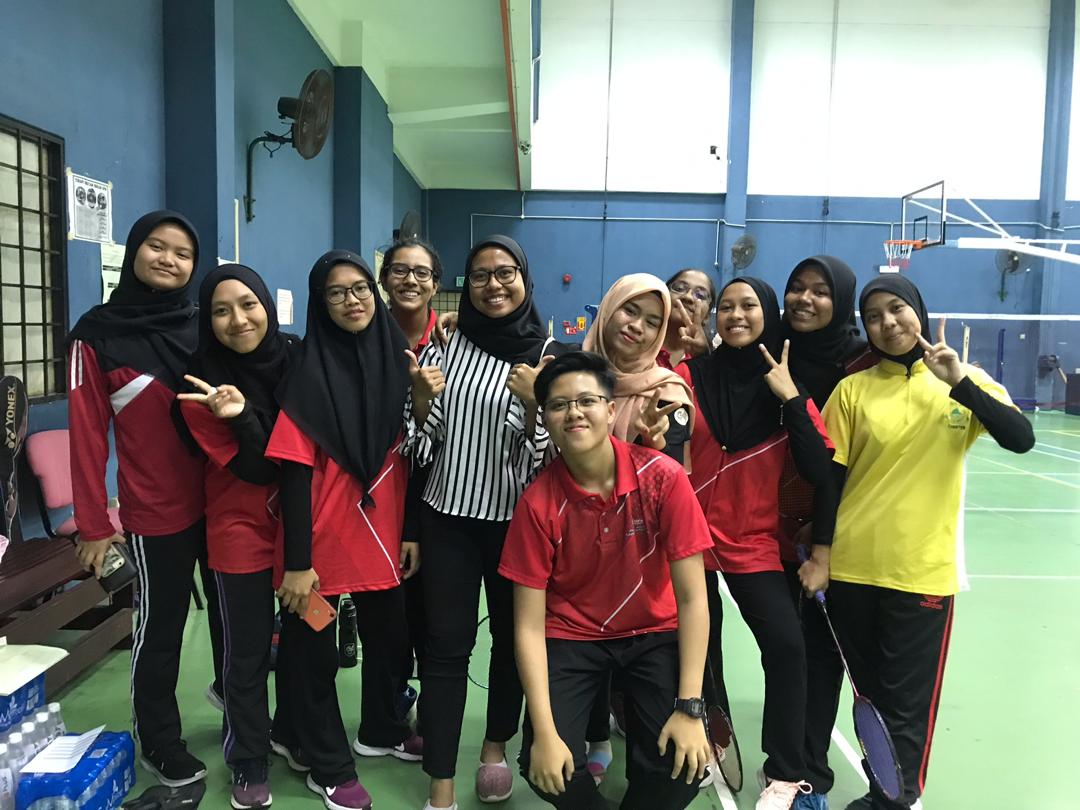 k13upmofficial's tweet photo. TAHNIAH Pasukan Badminton (P) K13 atas kemenangan 5-0 menentang KOSASS (A) semalam!
#k13flyinghigh #WiraKita #KitaJuara #weloveupm https://t.co/bVDpepvCEl