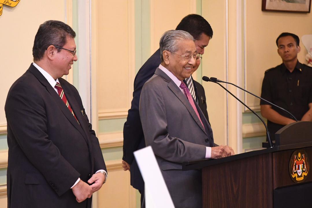 jpmgov_'s tweet photo. Majlis Perlancaran Kerangka Dasar Luar Malaysia Baharu oleh Perdana Menteri, Tun Dr Mahathir Mohamad yang bertempat di Bangunan Putra, Putrajaya.

#18September2019
#Dasarluarnegeri
#Kerangkadasarluarnegeri
#TunM
#Malaysia
#Foreignpolicyframework https://t.co/zNxH6nUqTd