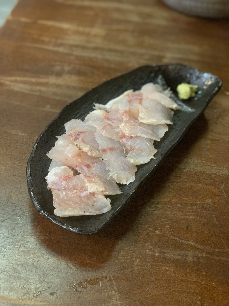 𒀱𐍂 𐌹 𐌺 𐌹 𒀱 𝙽𝙸𝙺𝙺𝙾 𝚂𝚄𝚂𝙷𝙸 𝙷𝙸𝙳𝙴 今朝 富山湾で釣りたての高級魚 アコウ の差し入れ届きましたぁ 血抜きも完璧 関東ではキジハタともいいますね 関西では有名な魚です 焼き霜にして頂きました めちゃくちゃ美味い