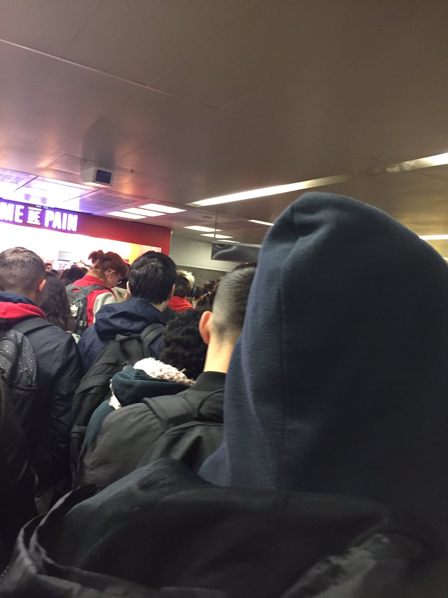 Laura_Mbrrn's tweet photo. Une petite info sur la situation ?? @ilevia_metro https://t.co/aryWJYfo8y