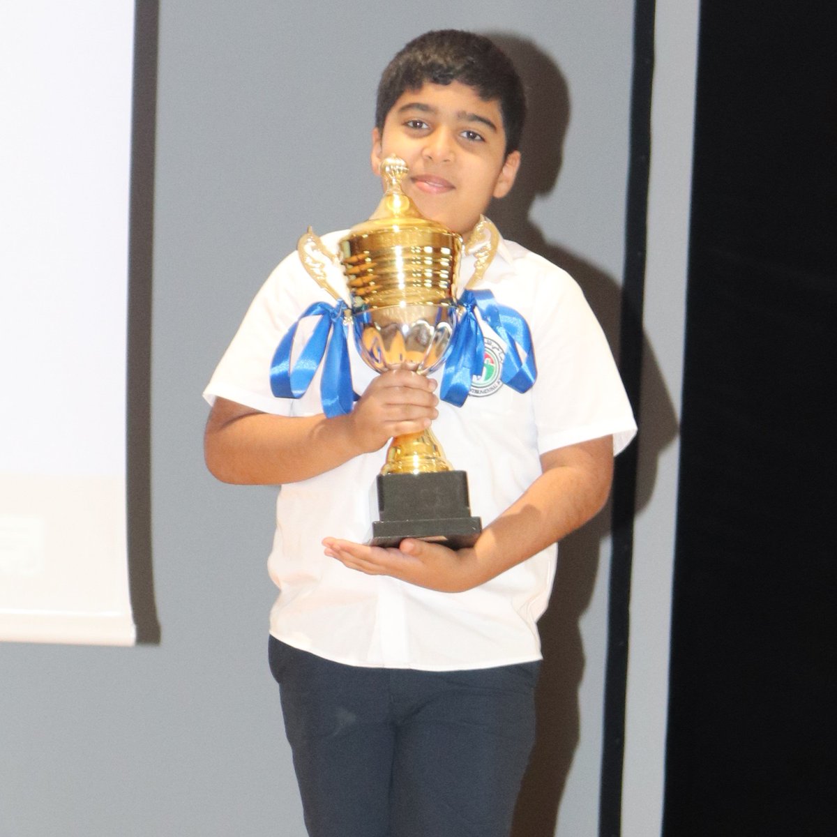 HayAlSharooq's tweet image. Star of the week awards for best perfomer students . #awards #students #HASIS
