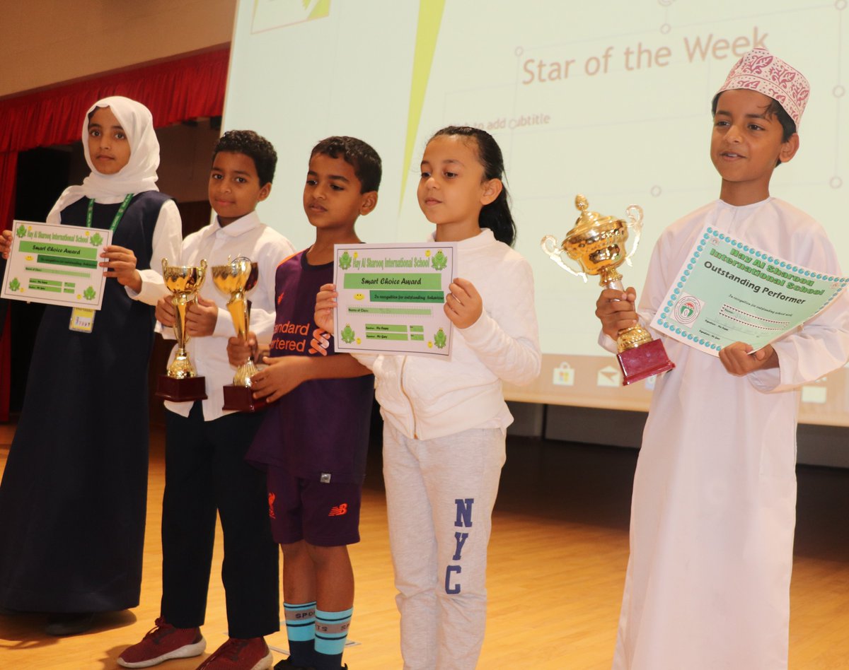 HayAlSharooq's tweet image. Star of the week awards for best perfomer students . #awards #students #HASIS