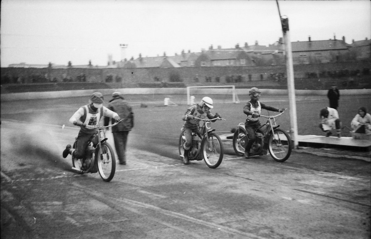 mikebradio's tweet photo. Let's see how good you are today. . apart from Mitch Shirra, who else can you name in the Coventry Bees team shot? @UprightSpeedway @retrospeedway @Speedway_Photos
#classicspeedway #scottishspeedway #Coatbridge #Scotland https://t.co/sFhWoSfvwc