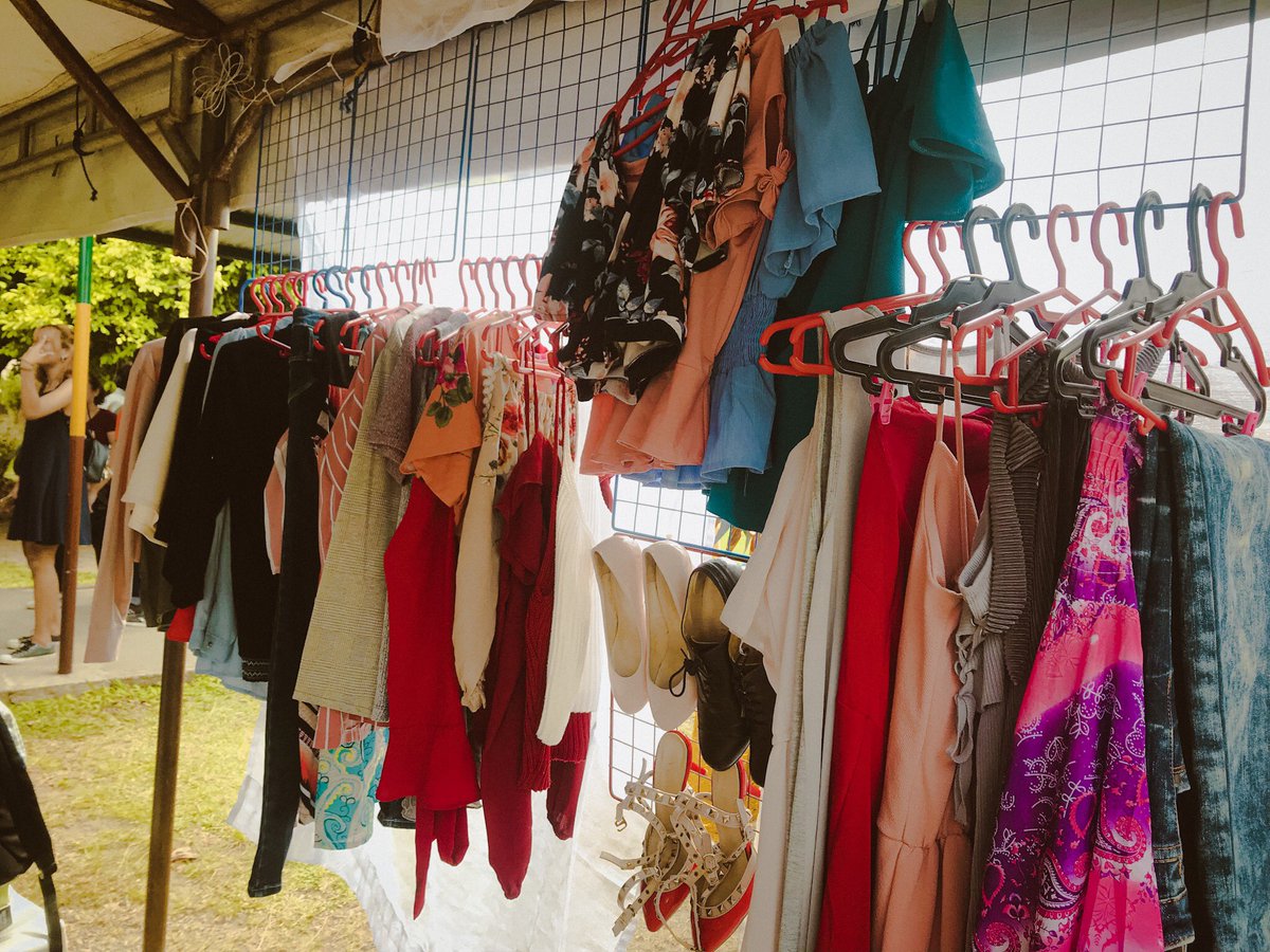 SDiyaaz's tweet image. Presyong Isko’t Iska lang po. 
So haggling IS ALLOWED. 
Defend your price 😉😘

Blouses: ₱50-120
Dresses: ₱100-250
Skirts and shorts: ₱80-100
Onesies, pants, jumpers and pairs: ₱220
Shoes: 150-250. 

HALINA SA UP RUNGGIYAN BOOTH (near sa entrance) 
#ORGFAIR2019