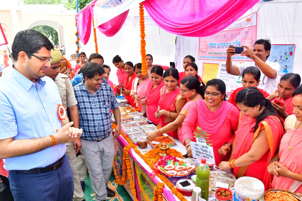 AnshPushti's tweet photo. Suposhan Goonj carried out in #AspirationalDistrict Bahraich through mass campaign rally &amp; awareness stall jointly organised by #ICDS &amp; @AnshPushti project.
#SahiPoshanDeshRoshan
#POSHANAbhiyaan
#ThankyouAnganwadiDidi
#AnemiaMuktBharat
#AspirationalDistrict
@smritiirani 
@IasAlok https://t.co/UkBfNSzjfk
