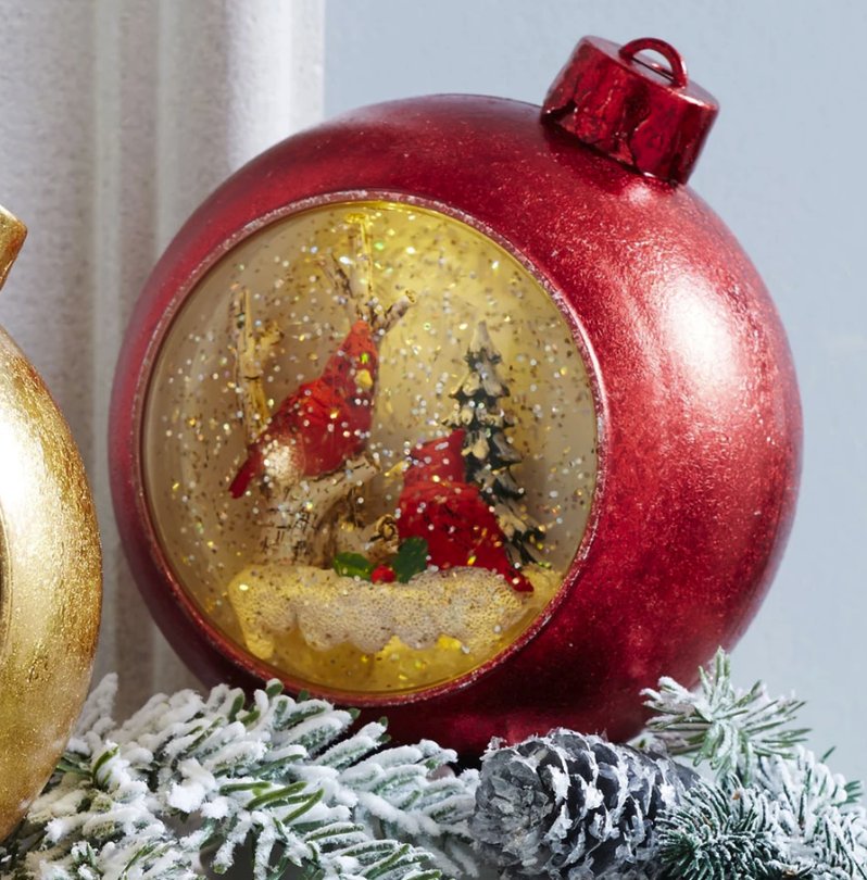 elliexiaoo's tweet photo. Inside our red ornament style lantern, 2 beautiful red cardinals for our devoted bird lovers, in swirling glitter. When turned on a warm LED shines down on the figurine and swirling glitter to gives our Cardinal ornament style water lantern a whimsical look for the Christmas https://t.co/bDzb6QhnMY
