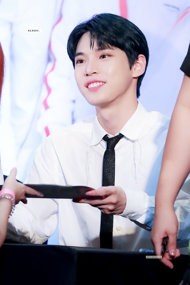 GLASSY_DY's tweet photo. 𝙗𝙖𝙗𝙮 𝙗𝙪𝙣𝙣𝙮 𝙄 𝙢𝙞𝙨𝙨 𝙐
˚‧º·(˚ ˃̣̣̥᷄⌓˂̣̣̥᷅ )‧º·˚

190619 방콕 #도영 #DOYOUNG #ドヨン #NCT #NCT127 https://t.co/emgv14vQqo
