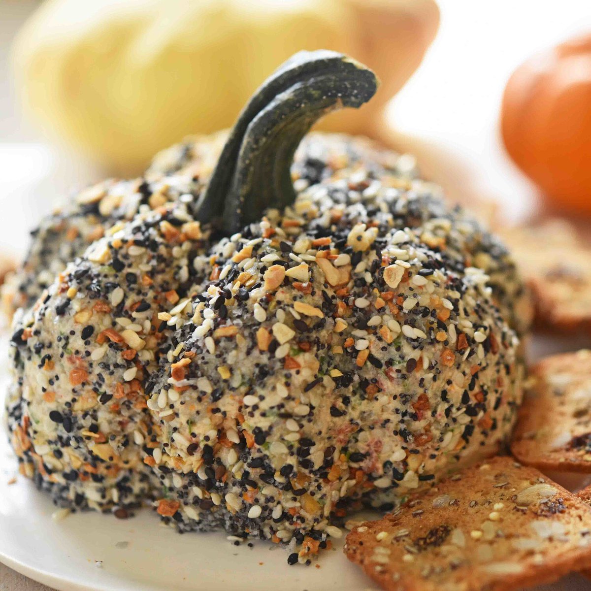 BluebirdandB's tweet photo. ‘Tis the Season! Everything Spice Pumpkin Cheese Ball! 🎃🍁🍂 by @NikkiDinki https://t.co/At6i3K7pP0 #meatontheside #bluebirdandblackberries #fallapps #pumpkinapp #cheesepumpkin #pumpkincheeseball #everythingbagel #quickfixrecipes #quickrecipe #halloweenrecipes #halloweenparty https://t.co/MY3yUP0JPm