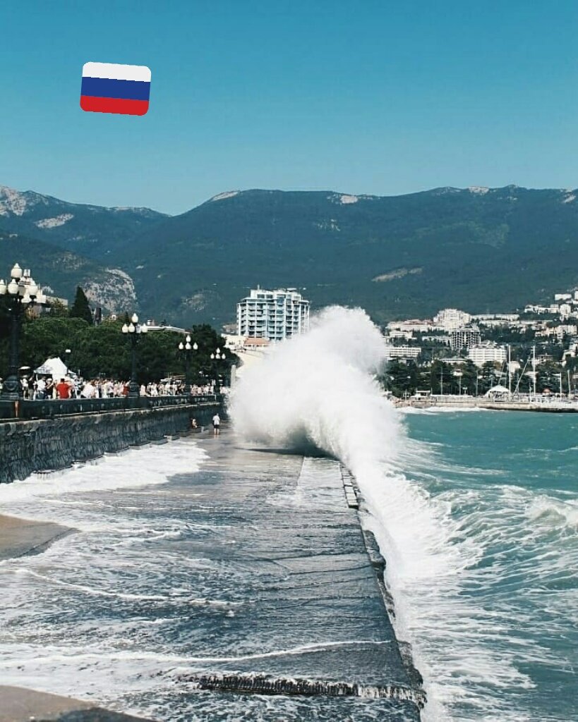 Температура моря в ялте сегодня. Волны в Ялте. Ялта климат. Ветер в Ялте. Крым Ялта сейчас.