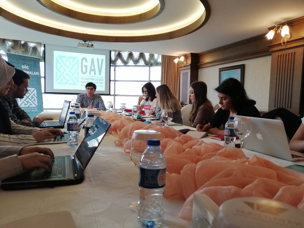 Diaspora Yaz Okulunun sabah oturumunda Prof. Dr. Mahmut Hakkı Akın hocamız ile “Antropolojik Ve Sosyolojik Bir Mesele Olarak Dil-Kültür İlişkisi” başlığını tartışıyoruz. #gavyazokulu19