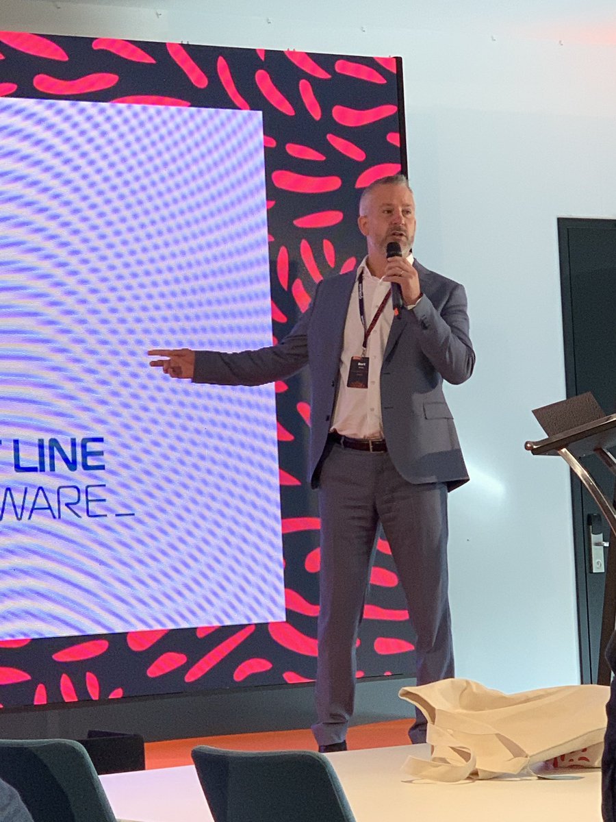 barryloekenbach's tweet photo. #kenticoconnection 2019 Emea kickoff by @bartomlo #avivasolutions https://t.co/JUX2dEhs8V