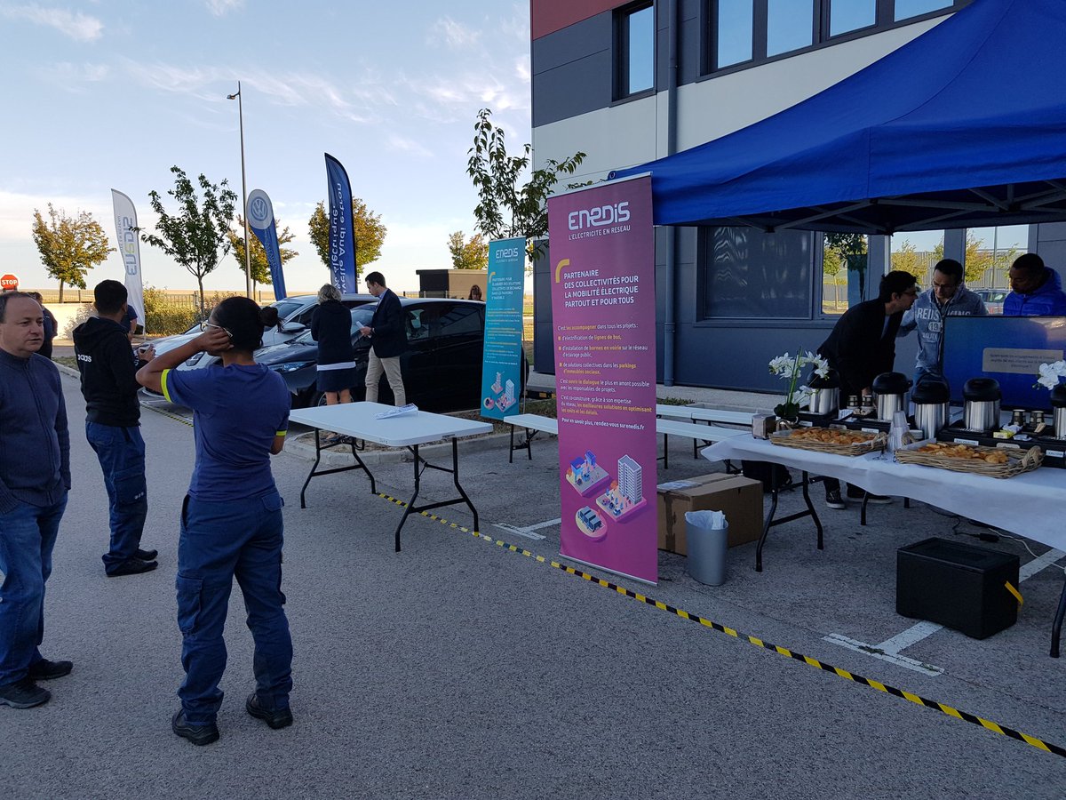 enedis_GrandEst's tweet photo. Ouverture de la troisième journée de la semaine branchée à Sainte-Savine dans l'Aube avec la présence des concessionnaires @AudiFrance @vw_france et @renault_fr #mobiliteelectrique @enedis https://t.co/vRA2wHtNJd