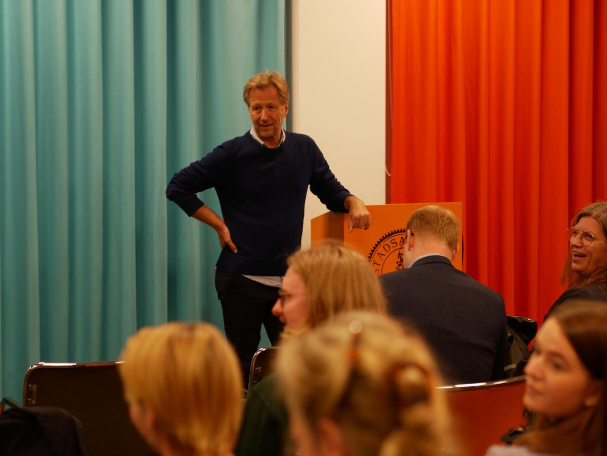 Yesterday Malmö University students and teachers attended a screening of <a href="/Push_TheFilm/">Push</a>, the new documentary by filmmaker Fredrik Gertten. After the screening, we borrowed a room at Malmö Stadsarkiv for a conversation with the director. Inspring and engaging! #Right2Housing