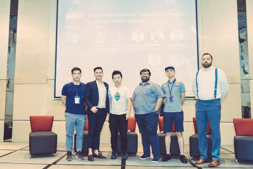 AnkittGaur's tweet photo. It was awesome representing @koinfox with @KoryHoang representing @StablyCoin at #Blocksummit organized by @BitMartExchange. Thank you @sheldonbitmart for organising such a great event. https://t.co/uMRTnLJwNO