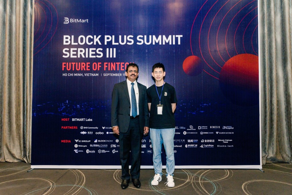 AnkittGaur's tweet photo. It was awesome representing @koinfox with @KoryHoang representing @StablyCoin at #Blocksummit organized by @BitMartExchange. Thank you @sheldonbitmart for organising such a great event. https://t.co/uMRTnLJwNO