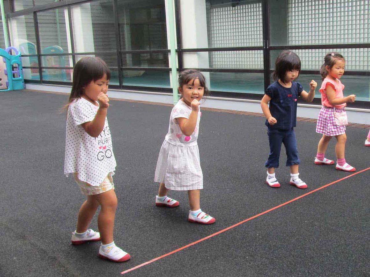 山梨学院幼稚園 公式 運動会に向けて 電車ごっこをしながら オリンピックを見に行きまーす と運動会 のテーマになっている オリンピック をイメージしたり かけっこに挑戦したりしている赤組 年少 さん 今日はオープンスペースでもも組 2 山梨学院幼稚園 公式 運動会に向けて 電車ごっこをしながら オリンピックを見に行きまーす と運動会 のテーマになっている オリンピック をイメージしたり かけっこに挑戦したりしている赤組 年少 さん 今日はオープンスペースでもも組 2