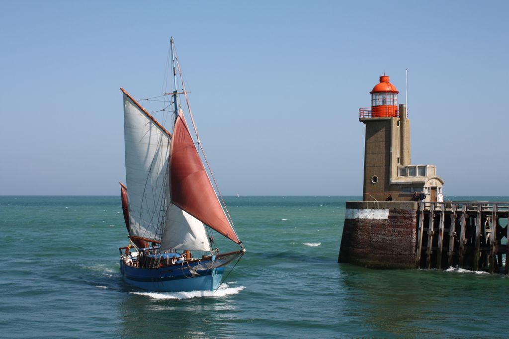 fecamptourisme's tweet photo. #journéesdupatrimoine
À l’occasion des JEP, offrez-vous une sortie en #mer à bord d’un vieux gréement à TARIFS RÉDUITS! 
+ d’infos https://t.co/LeX7p8SdLg
Réservation: 02.35.28.84.61
#fecamptourisme #fecamp #normandie #normandietourisme #normandieattractivite #sortieenmer #bateau https://t.co/EgR9wzs9p4