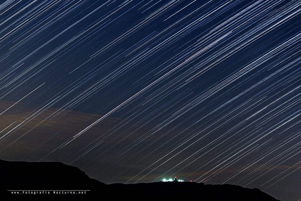 jmmpereda's tweet photo. Trazas de estrellas #basemilitar del Ejército del Aire en el #PicóndelFraile #Cantabria #EVA12 #EcuadorCeleste #Fotografíanocturna #fotógrafonocturno #Lunada #Cantabrianocturna #Compartecantabria #Cantabriaturismo #NosvemosenCantabria #Cantabriainfinita https://t.co/MsxJtEbrlK https://t.co/5tiLL3fywi