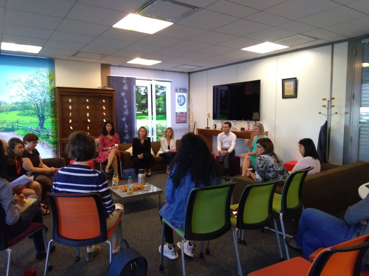 EllesGenerali's tweet photo. Matinée d'échange et de partage d'expérience. Alexandra Malgouzou &amp; @CFavennec 2 directeurs de @generalifrance nous font découvrir leur vision du parcours pro des #femmes de l'#Assurance 
L'occasion aussi d'échanger sur les derniers travaux des #EllesdeGenerali https://t.co/HVVGeXh2hF