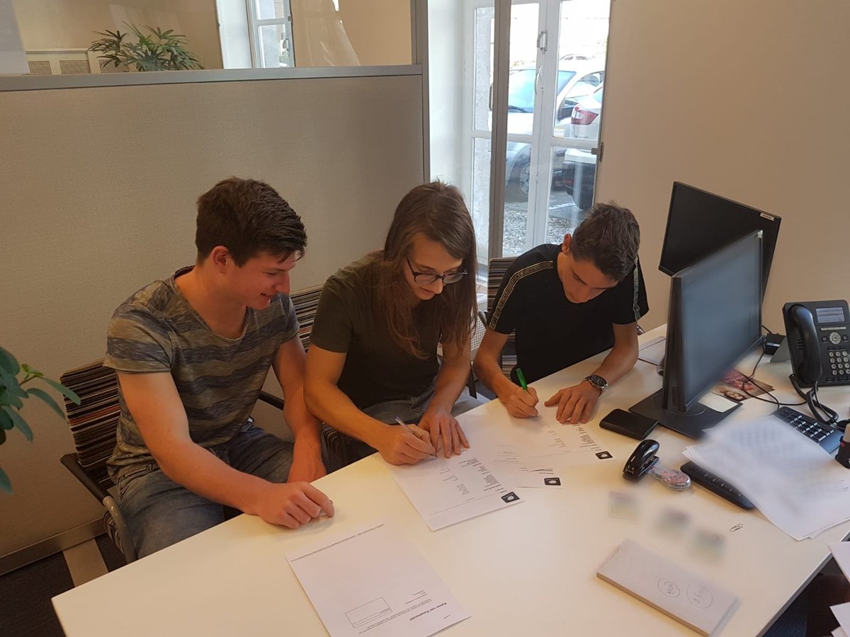 Today we celebrate our 1 year anniversary! 🎉

At 18 September 2018, we registered at the Chamber of Commerce and Egodact became official.

We are very proud of how our first year went, and we are looking forward to the next year! 🎊
